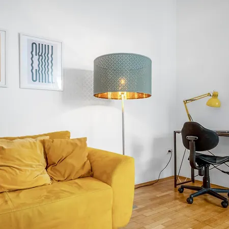 City Lights Retreat - Panoramic Terrace Apartment